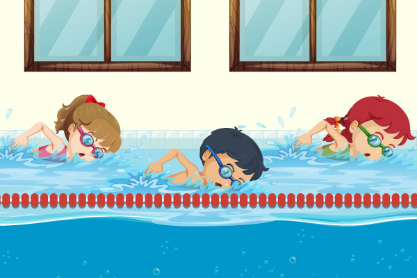 Niñas y niño nadando en piscina