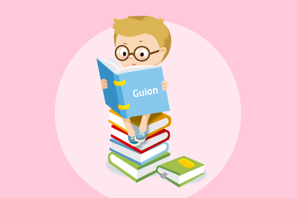 Niño leyendo guion
