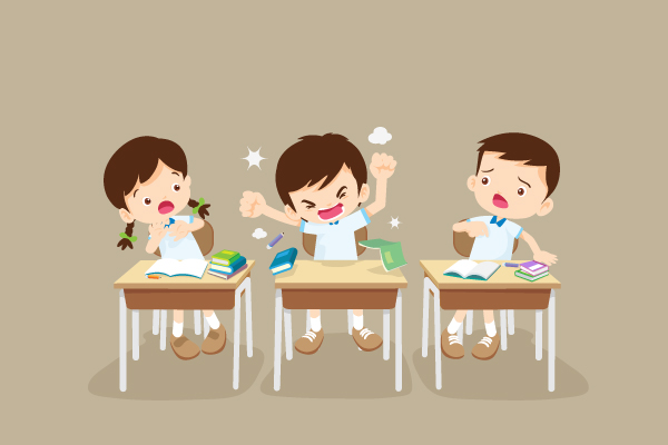 NIÑA Y NIÑOS DISCUTIENDO DURANTE UN TRABAJO EN EQUIPO