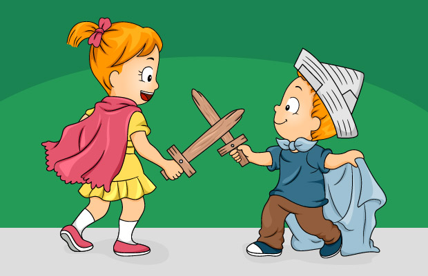 Niña con su hermano menor jugando a las peleas con espadas de madera