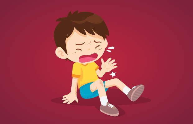 Niño llorando por lastimarse la rodilla
