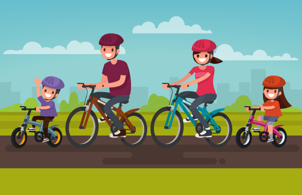 FAMILIA ANDANDO EN BICICLETA