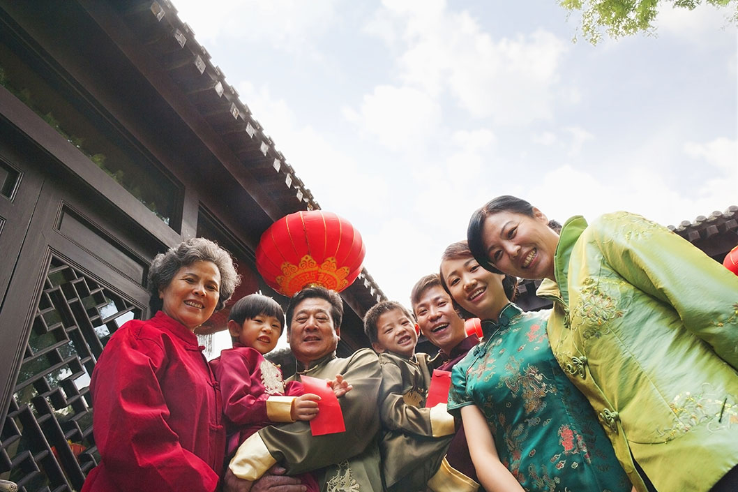 FAMILIA CHINA MADRE PADRE HIJOS NIETOS HERMANOS