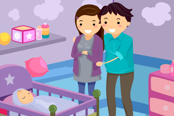 Padre y madre mirando a su bebé dormir