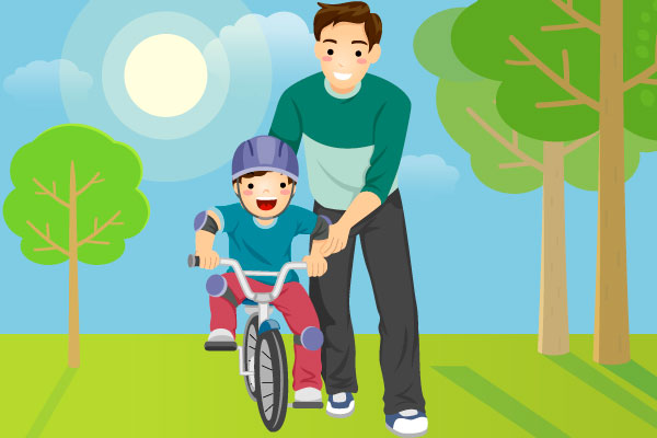 Padre enseñando a su hijo a nadar en bicicleta