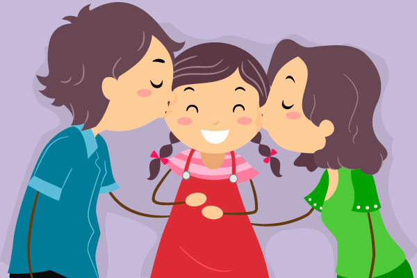 Padre y madre dándole un beso a su hija